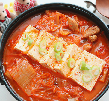 김치찌개: 한국의 전통 찌개 레시피와 그 매력